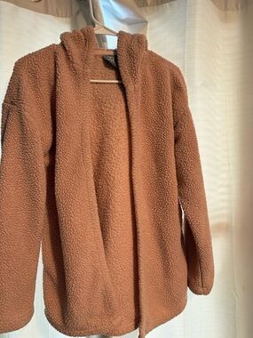 Daisy Fuentes Cozy Sherpa Hooded Jacket in light Pink.